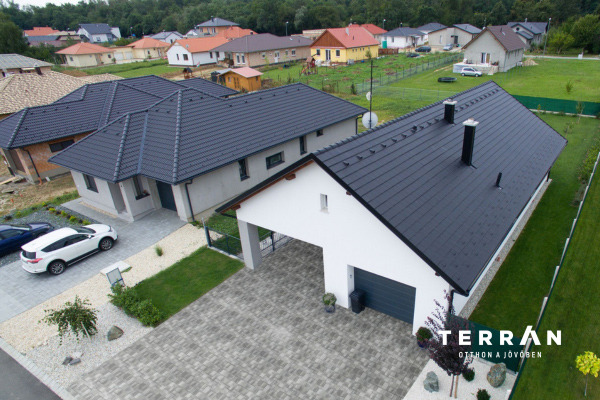 Terrán - Térkővel és tetőcseréppel az otthonkép formálásáért
